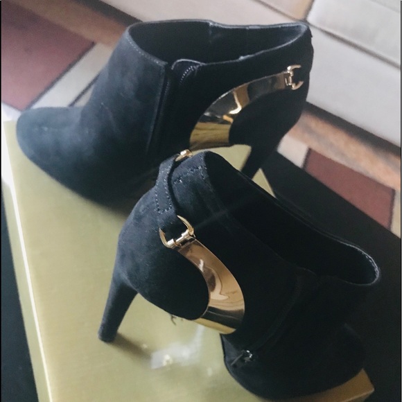 Black and gold high heel shoes - Picture 4 of 5